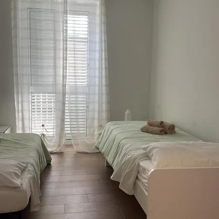 Piter House - Luxury & Private Parking Apartment Lusciano